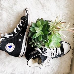 Chuck Taylor’s | Black | Youth